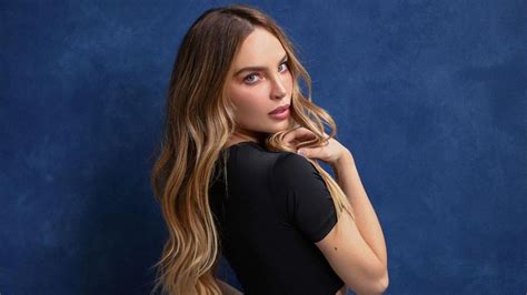 Belinda así luce su exclusiva y lujosa colección de bikinis con los