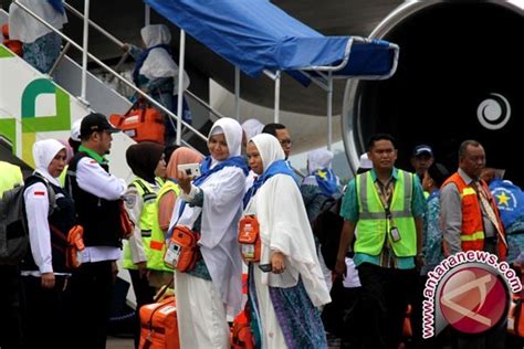 Petugas Sita Slof Rokok Milik Calon Haji Antara News Gorontalo