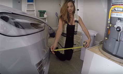 Hot Tesla Mum Tries To Park Her Model X Mistakes Water Heater For Another Car Autoevolution