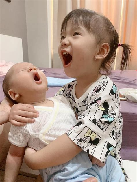 Vợ hot girl của JustaTee khoe eo thon dân mạng bình luận Đâu có giống mẹ bỉm sữa 2 con