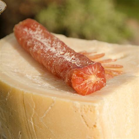 Ковбаса “Сирна” з cиром Grana padano - Купити онлайн.