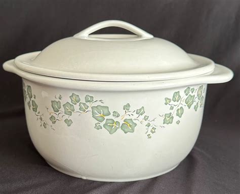 Corelle Coordinates Callaway Ivy Design Casserole With Lid 1 1 2 Quart