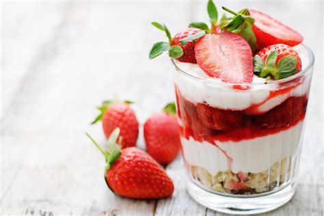 Ликер Mozart Strawberry. Купить Моцарт клубника: лучшая цена - Alcostore