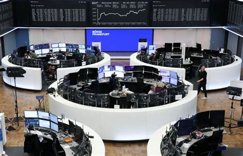 Börse Dax steigt auf den höchsten Stand seit fast einem Jahr DER SPIEGEL