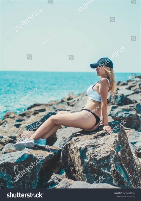 Blonde Nude Back Sea Girl Sea Stock Photo Shutterstock