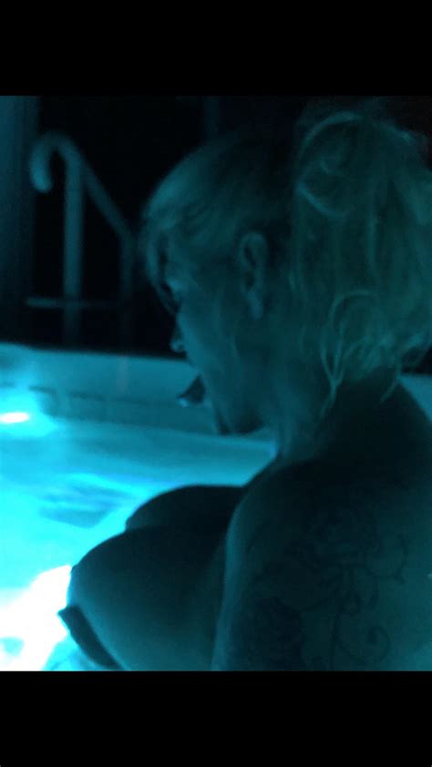 Fun In The Hot Tub Scrolller