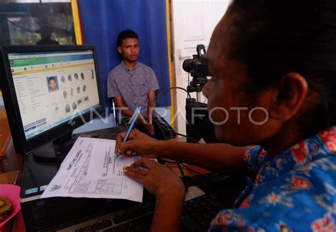 PEREKAMAN KTP ELEKTRONIK DI PAPUA ANTARA Foto