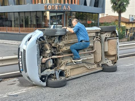 Yan Yatan Otomobilin Yuvarlanmas N Bariyer Engelledi Kocaeli Bar