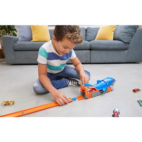 Игрушечный трек Hot Wheels Грузовик Голодная акула GVG36 купить на OZON по низкой цене 1920171165