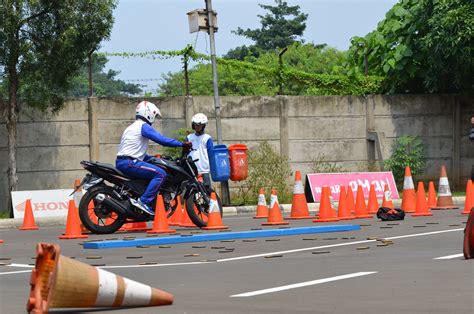 Wahana Honda Edukasi Wartawan Dalam Berkendara Blackxperience