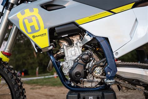 Zdjęcia 31 Husqvarna FC250 MY2023 motor Crossowe modele Husqvarny na