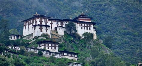 Lhuntse Rinchentse Dzong Attractions In Lhuntse Bookmytour