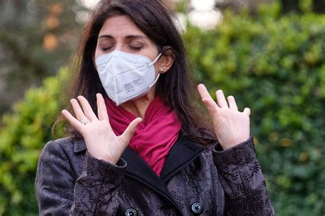 Virginia Raggi Rifiuta Di Dire Se Vaccinata O No Clima Di Odio E