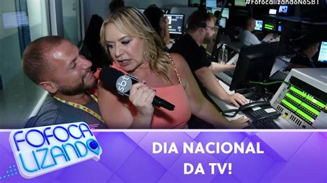 Flor Invade Os Bastidores Do Fofocalizando No Dia Nacional Da Tv