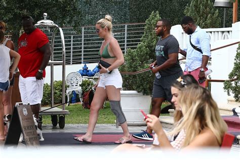 Bikini Clad Lindsey Vonn Looking Sexy At A Pool Party In Miami The