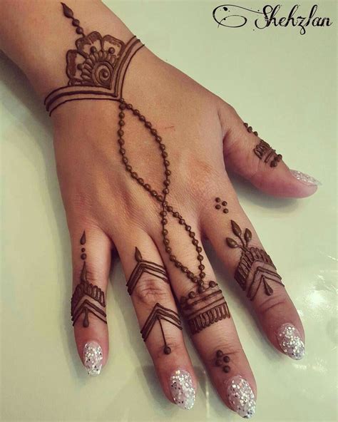 17 Beautiful Henna Designs Struggling Soul Henna Tattoo Hand