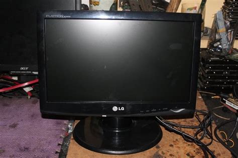 Jual Lcd Monitor 16 Inchi Wide LG FLATRON W1643S Di Lapak Sumbersewu