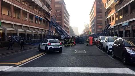 Torino Crolla Una Gru In Un Cantiere Edile Le Prime Immagini Dal