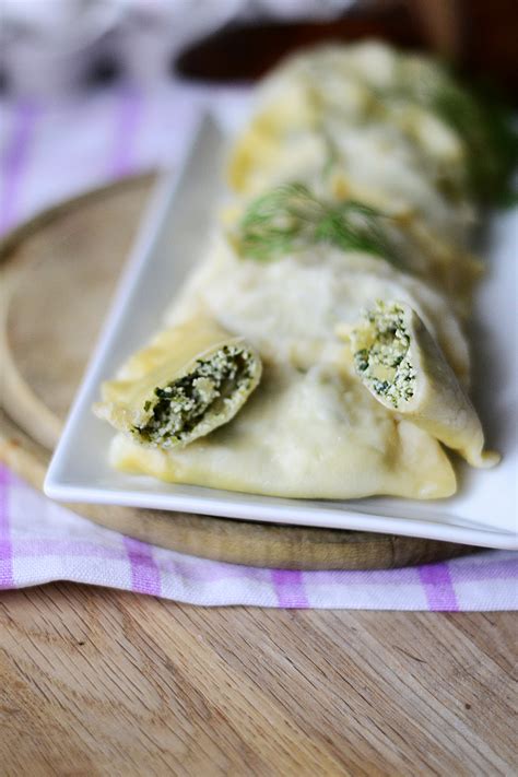 Pierogi Ze Szpinakiem I Twarogiem Przepis Przyslijprzepis Pl