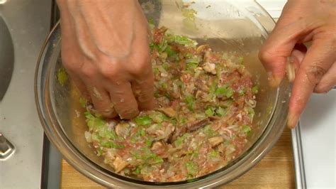 Nikuman Recipe (Chinese-Style Steamed Pork Buns) - Cooking with Dog