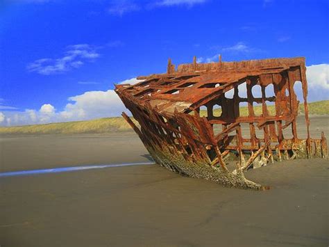 Wreck Of The Peter Iredale Wreck Of Peter Iredale On Beach At Ft