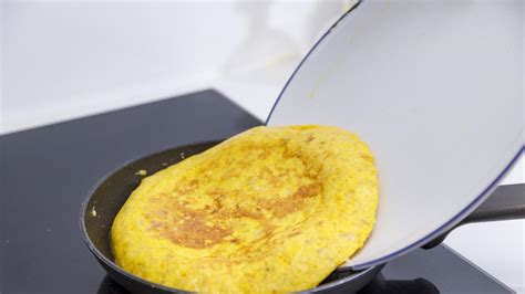 El Truco Del De Karlos Argui Ano Para Cocinar La Tortilla De