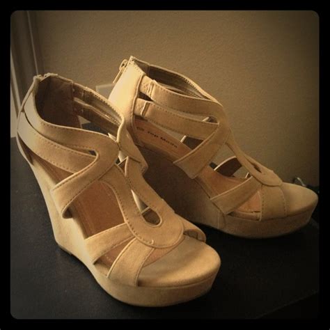 TOP Moda Shoes Soldnwt Nude Colored Wedges Poshmark