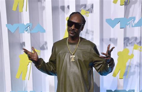 Snoop Dogg leads ensemble cast in new football comedy 'The Underdoggs'