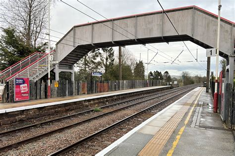 Passenger Footbridge At Ben Rhydding David Dixon Cc By Sa 2 0