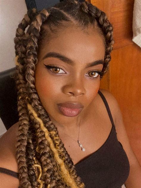 Perfil Modelo Webcam Rising Moon Hot Stripchat