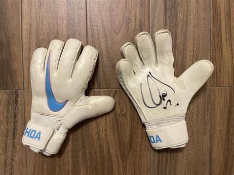 Así son los guantes Nike con los que Memo Ochoa salió campeón en la