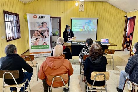 Estudiantes de Fonoaudiología UDLA enseñan cómo usar y cuidar los