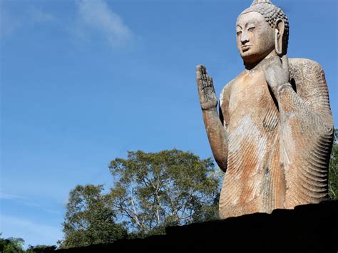 Maligawila Buddha Statue In Sri Lanka Maligawila Temple Sri Lanka