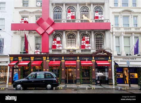 London Uk December 10th 2017 Cartier Shop On New Bond Street Gets