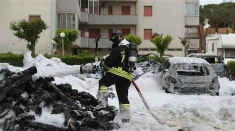 Incendio In Un Cantiere Edile A Lido Adriano All Opera I Vigili Del