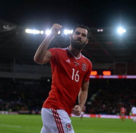 Sp Fu Ball Em Wales Slowakei Ledley Allen Robson Kanu Fitness