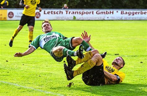 Fu Ball Bezirksliga Sv Friesen Siegt In Wasserschlacht Regional