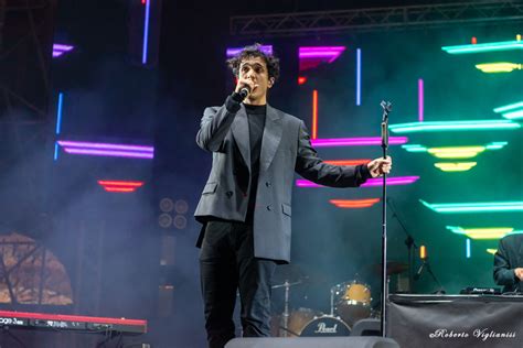 Capodanno A Catania In Mila In Piazza Per Festeggiare Sul Palco