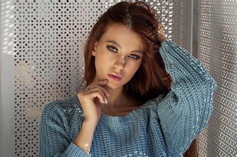 Look Pose Model Portrait Makeup Hairstyle Screen Brown Hair