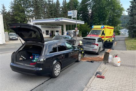 Auffahrunfall Auf B Im Erzgebirge Audi Kracht In Skoda