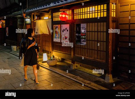 Gion district at night, Kyoto Stock Photo - Alamy