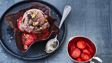 Schokoladeneis Mit Rumkirschen Rezept ESSEN UND TRINKEN