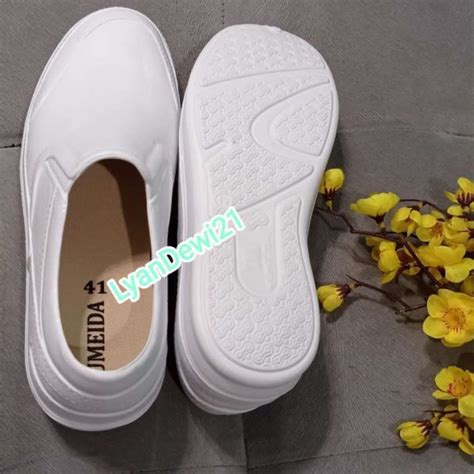 Jual Sepatu Karet Putihsepatu Hyginesepatu Karyawan 42 Putih Di