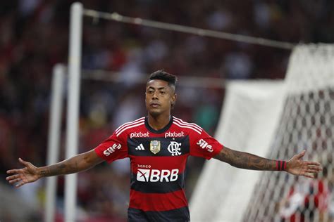 Escalação do Flamengo Bruno Henrique titular quarteto mágico está