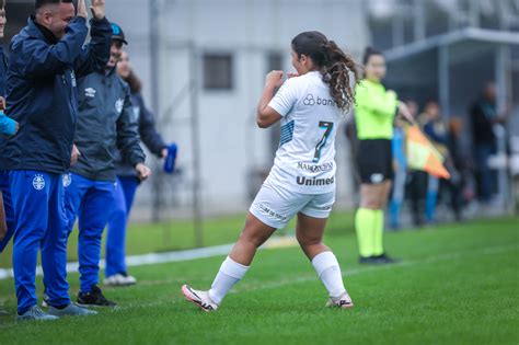 Gurias Gremistas goleiam na estreia do Brasileirão Feminino Sub 17