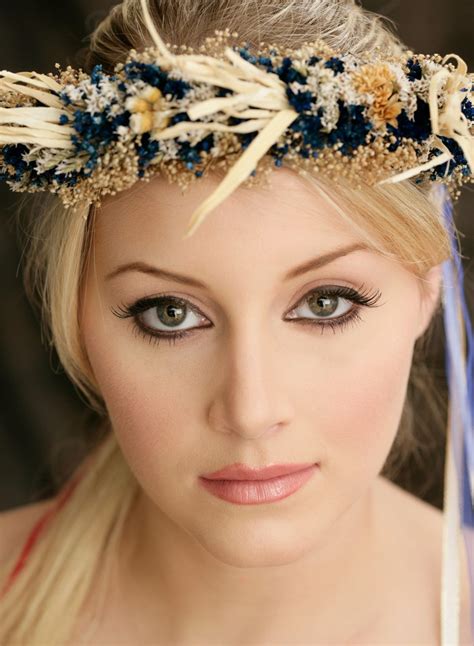 K K Blonde Girl Beautiful Makeup Face Hands Glance Wreath