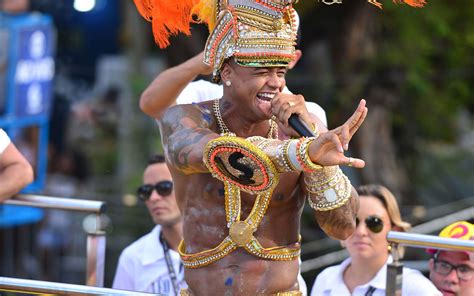 Dia Tem Claudia Leitte L O E Psirico Em Salvador Fotos Fotos Em