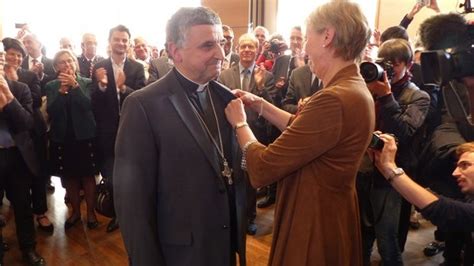 Remise des insignes de chevalier dans l Ordre de la Légion d Honneur à