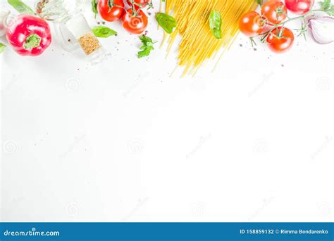 Traditionella Ingredienser För Spaghetti Pasta Arkivfoto Bild av