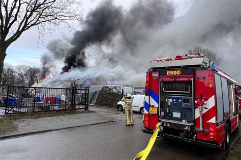 Grote Brand Bij Autosloperij In Hoogeveen Zwarte Rookwolken Tot In